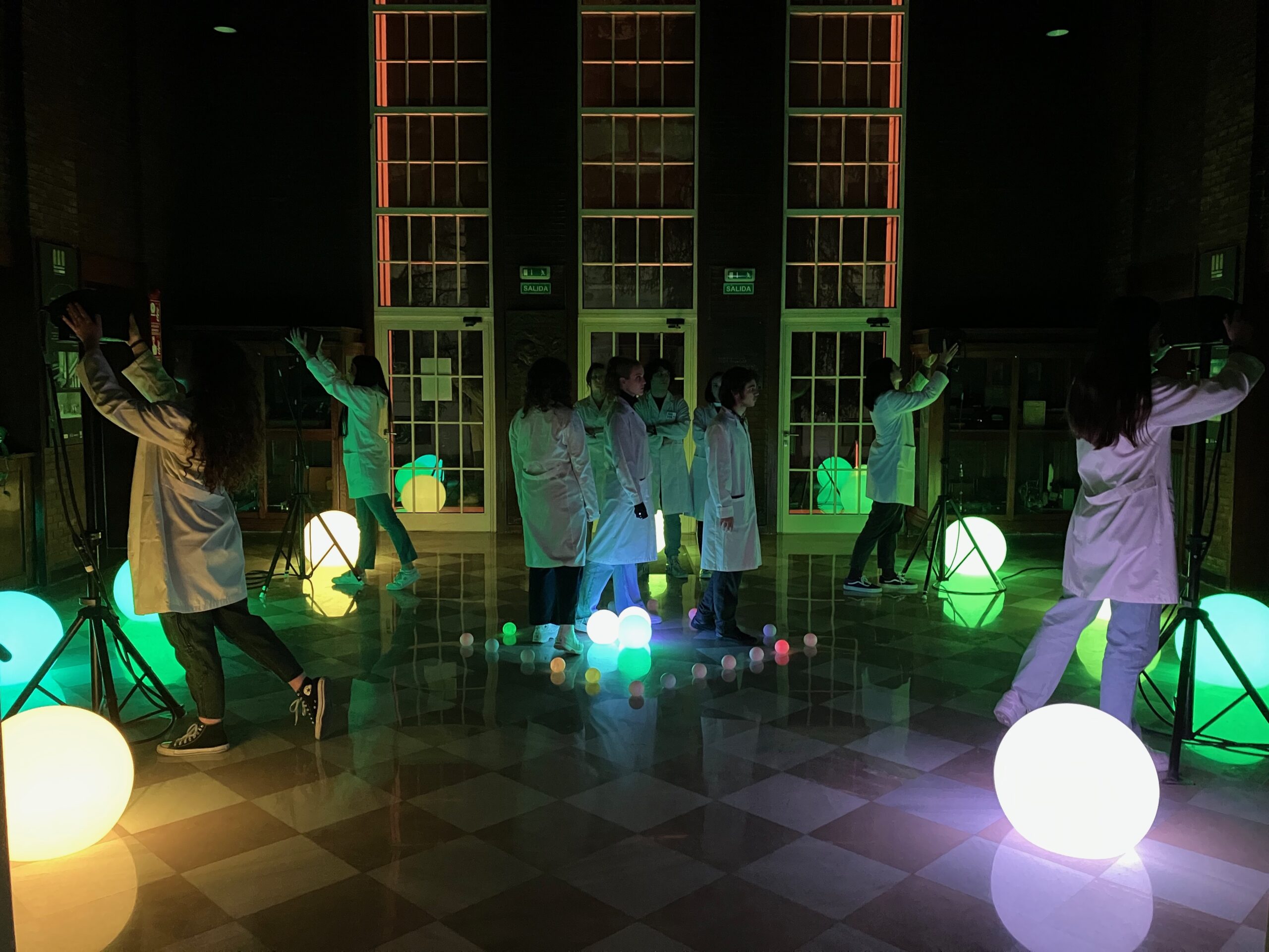 ¿PUEDES DARME TRES NOMBRES? – Montaje Teatral