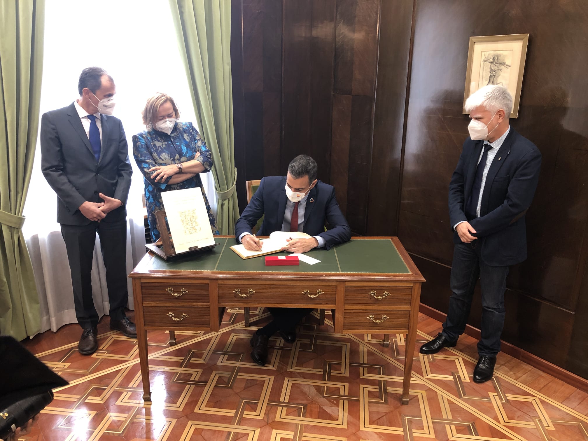 El presidente del gobierno visita el IQFR